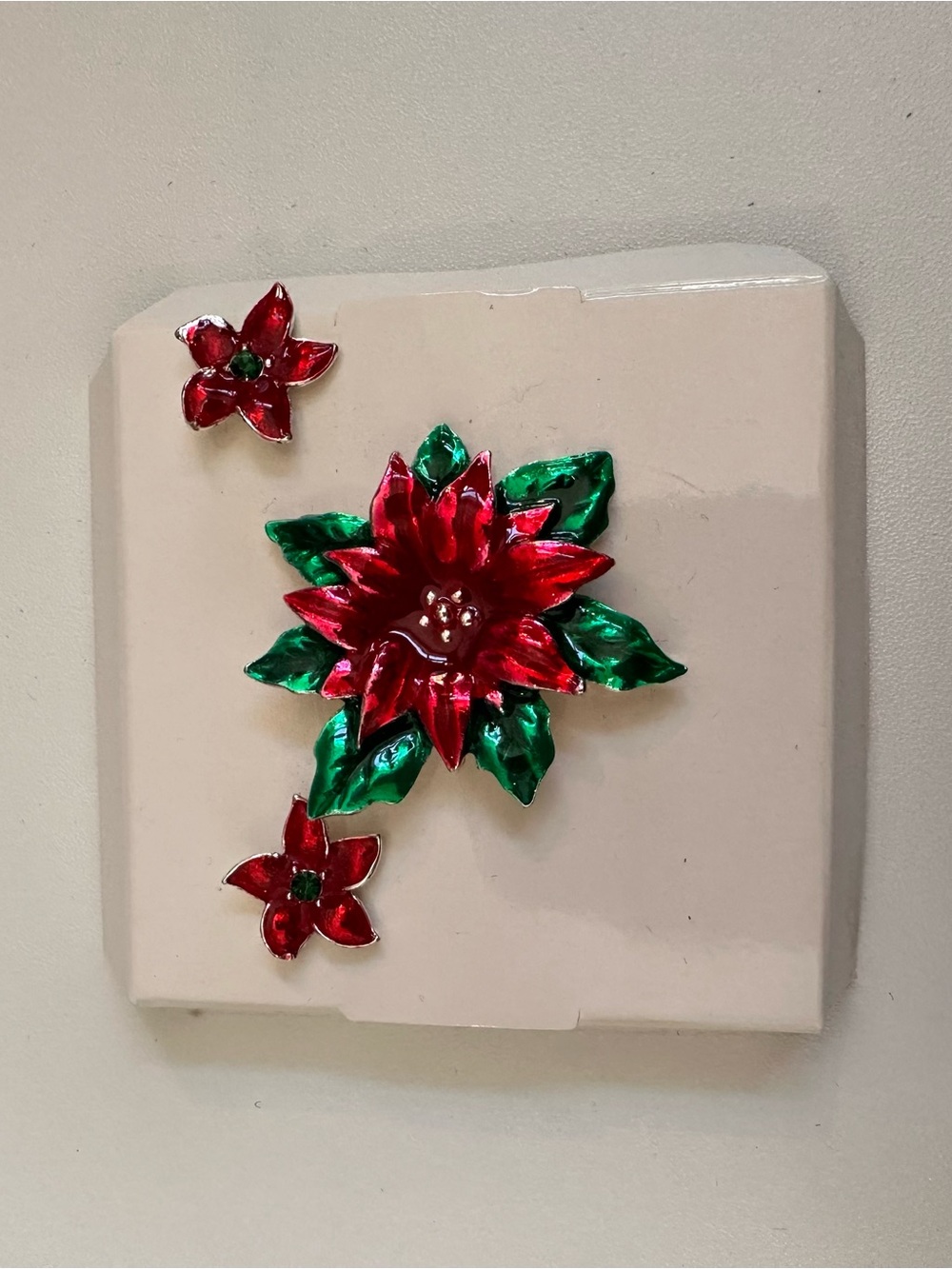 Festive Red & Green Poinsettia Brooch Set - Women’s Holiday Christmas 🎅🏼 Jewelry